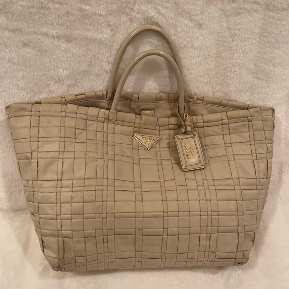 Prada duffle bag - Picture 1 of 7
